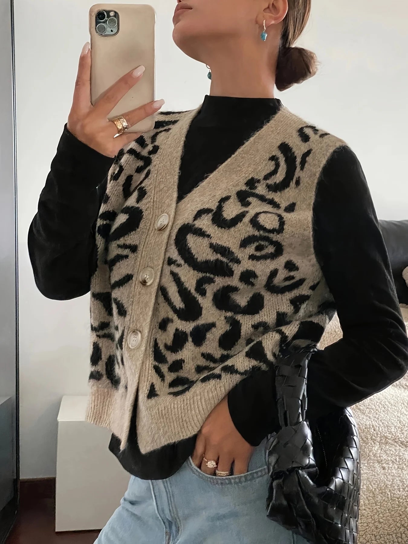 Women's New Autumn and Winter Fashion Elegant V Neck Open Placket Collar Button Sleeveless Leopard Print Stylish Unique Niche De