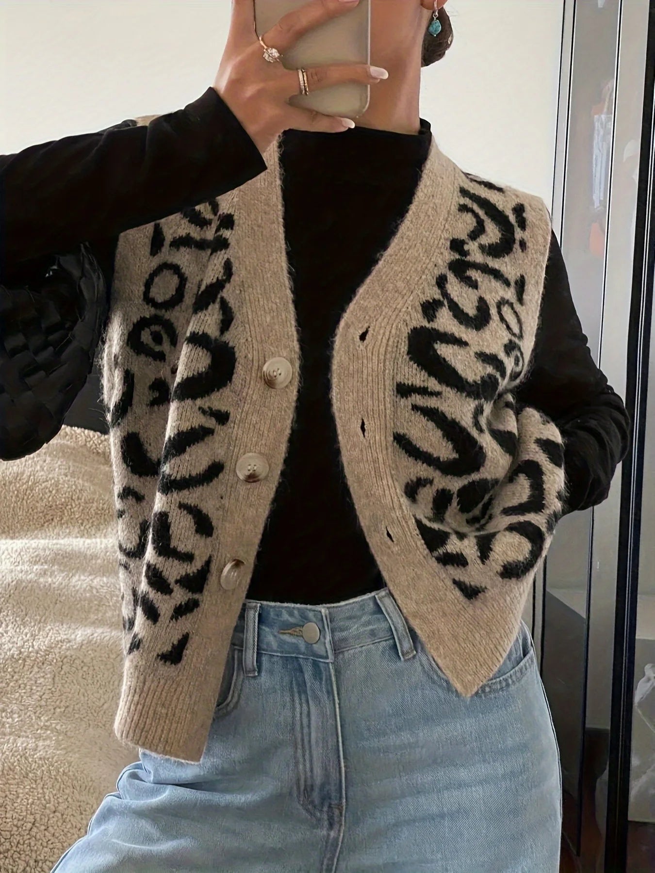 Women's New Autumn and Winter Fashion Elegant V Neck Open Placket Collar Button Sleeveless Leopard Print Stylish Unique Niche De